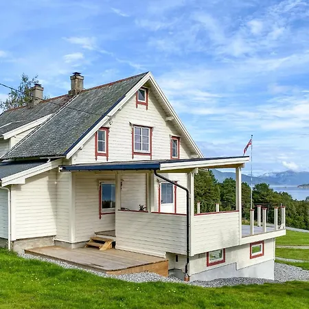 Lovely In Fiksdalen With Wifi Holiday home Fiksdal